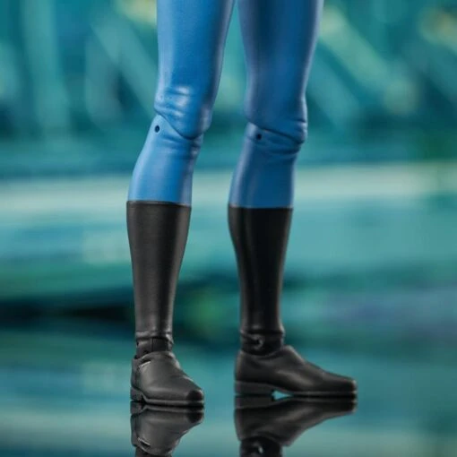 Marvel Select Invisible Woman (Sue Storm) Action Figure - Image 8
